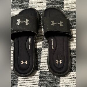 WOMEN'S UNDER ARMOUR SLIDES